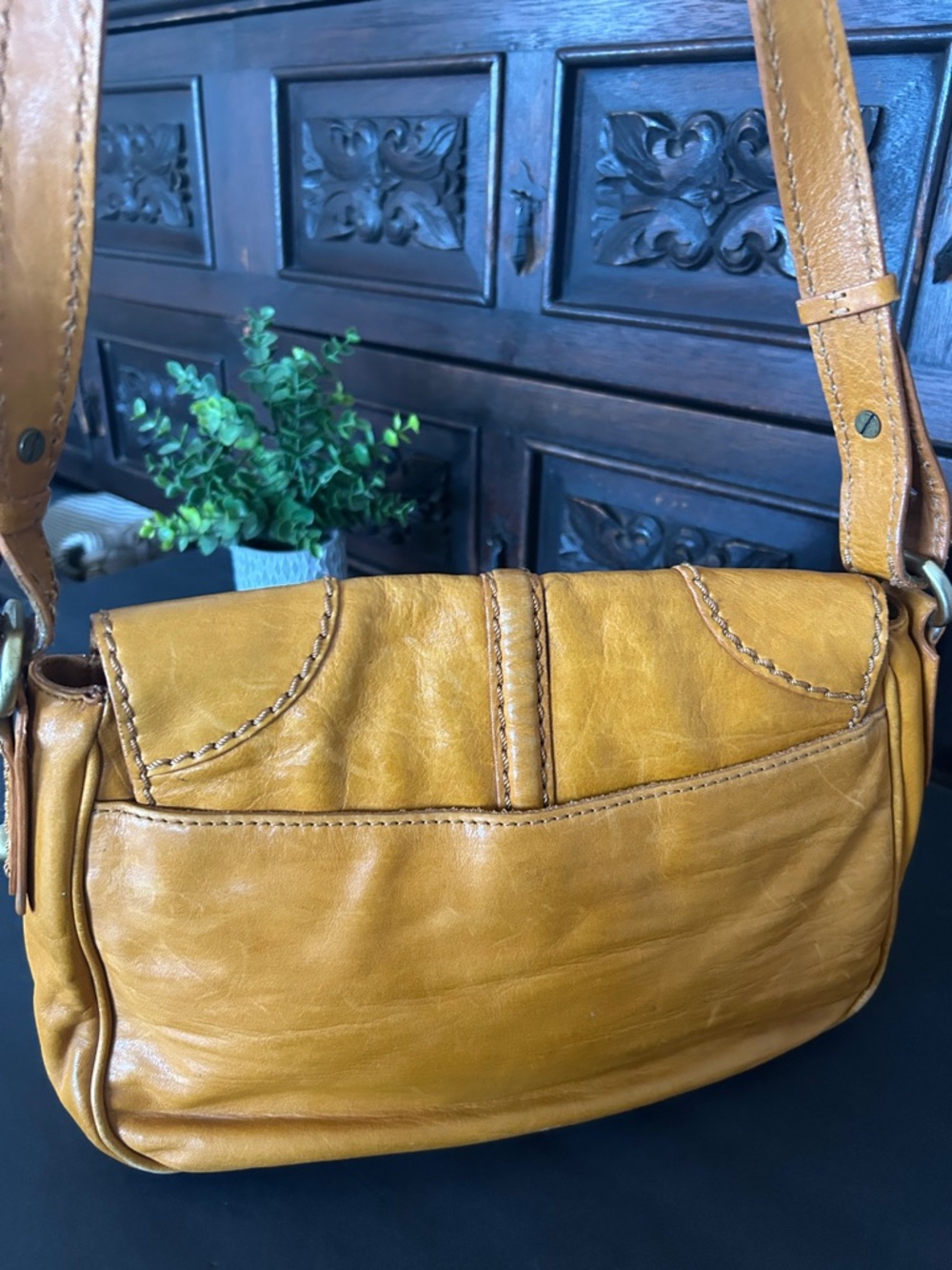 Francesco Biasia Mustard Leather Crossbody with Gold-Tone Turn Lock - Picture 7 of 17